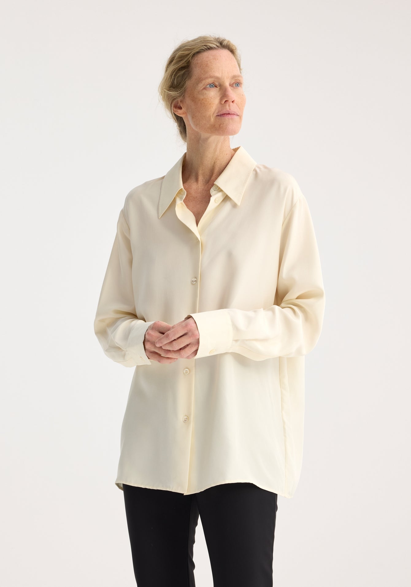 Signature Shirt in Washed Silk - Cream