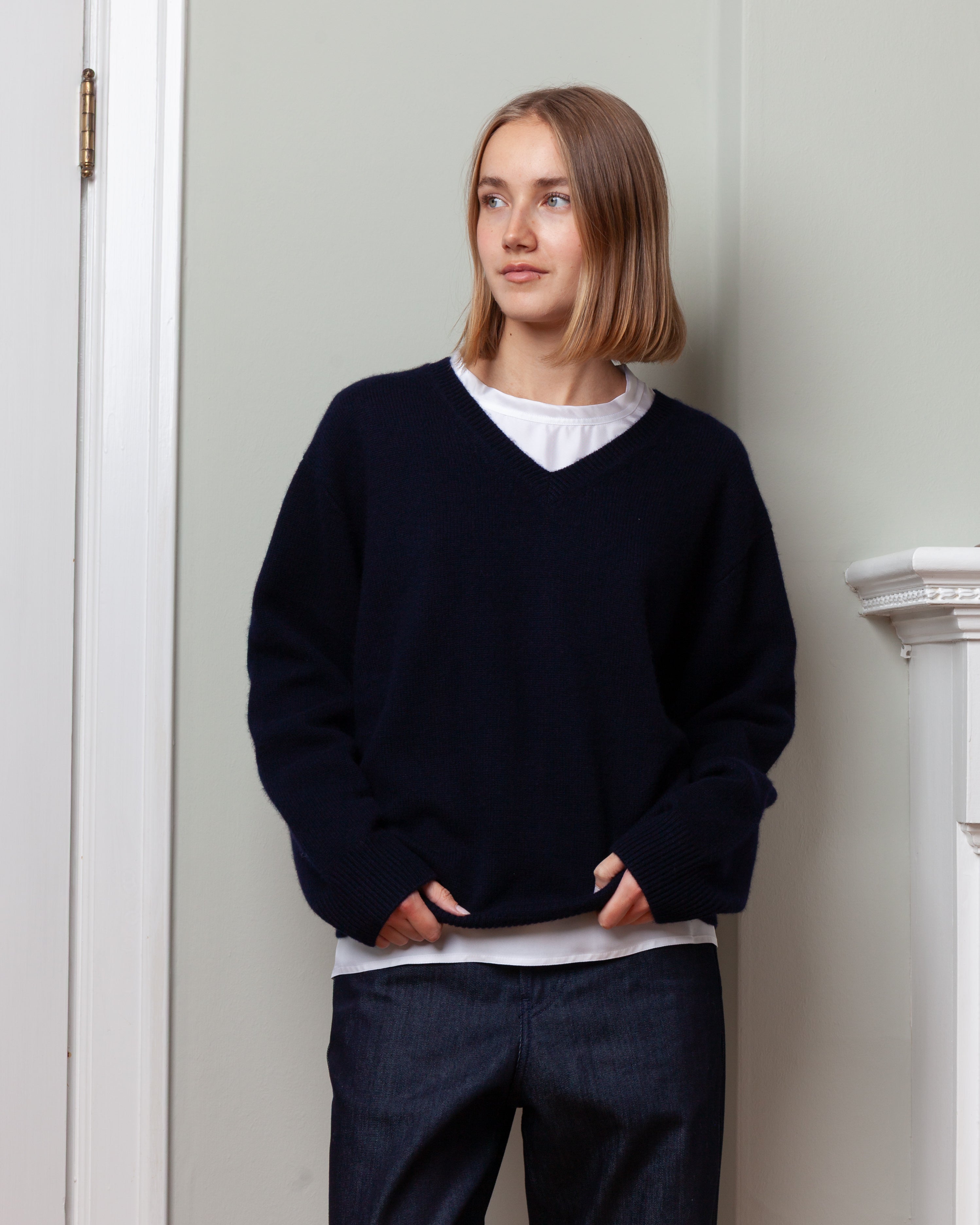 Mann V-Neck Pullover - Midnight