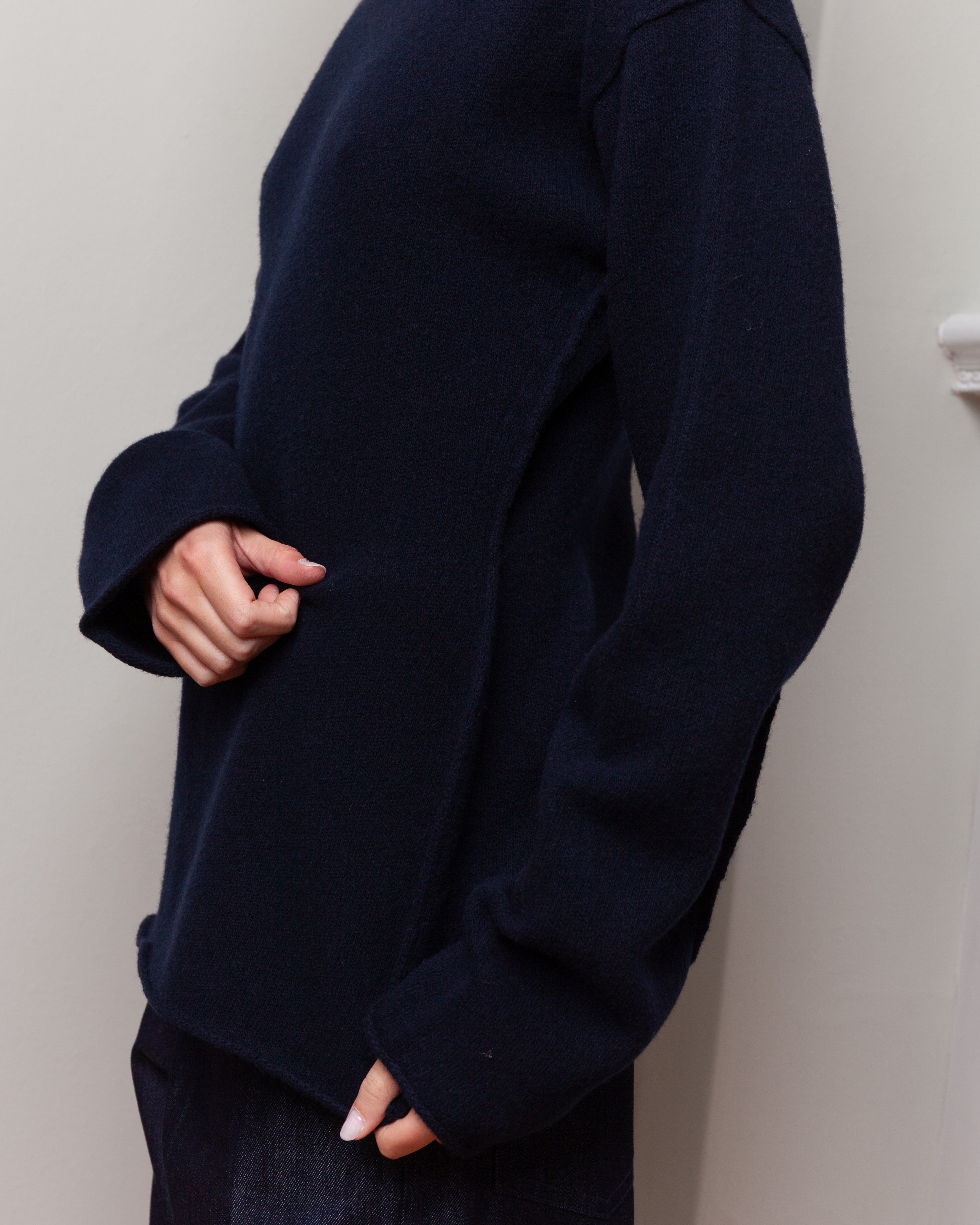 Memling Waisted Crewneck - Midnight