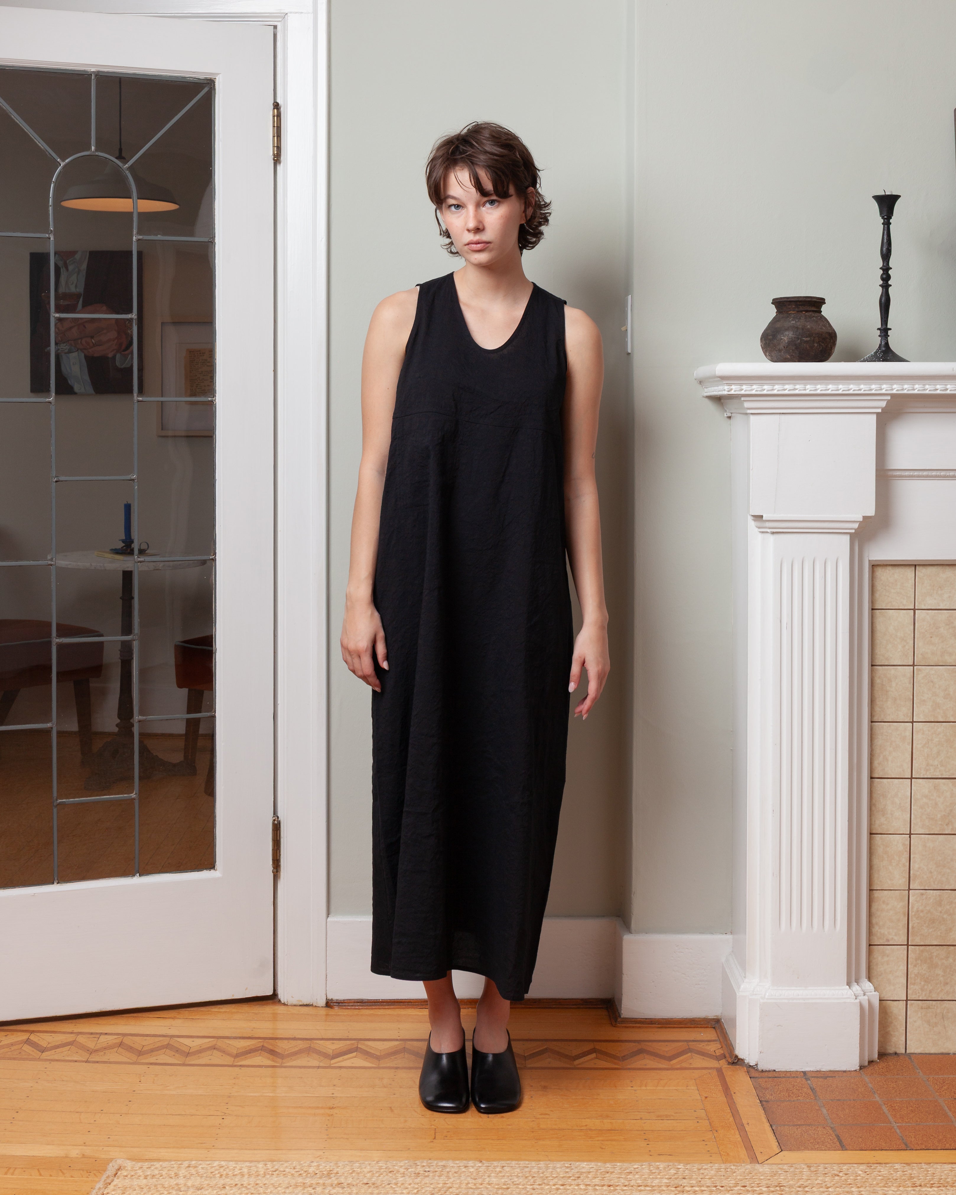 A Shape Sleeveless Dress - Black