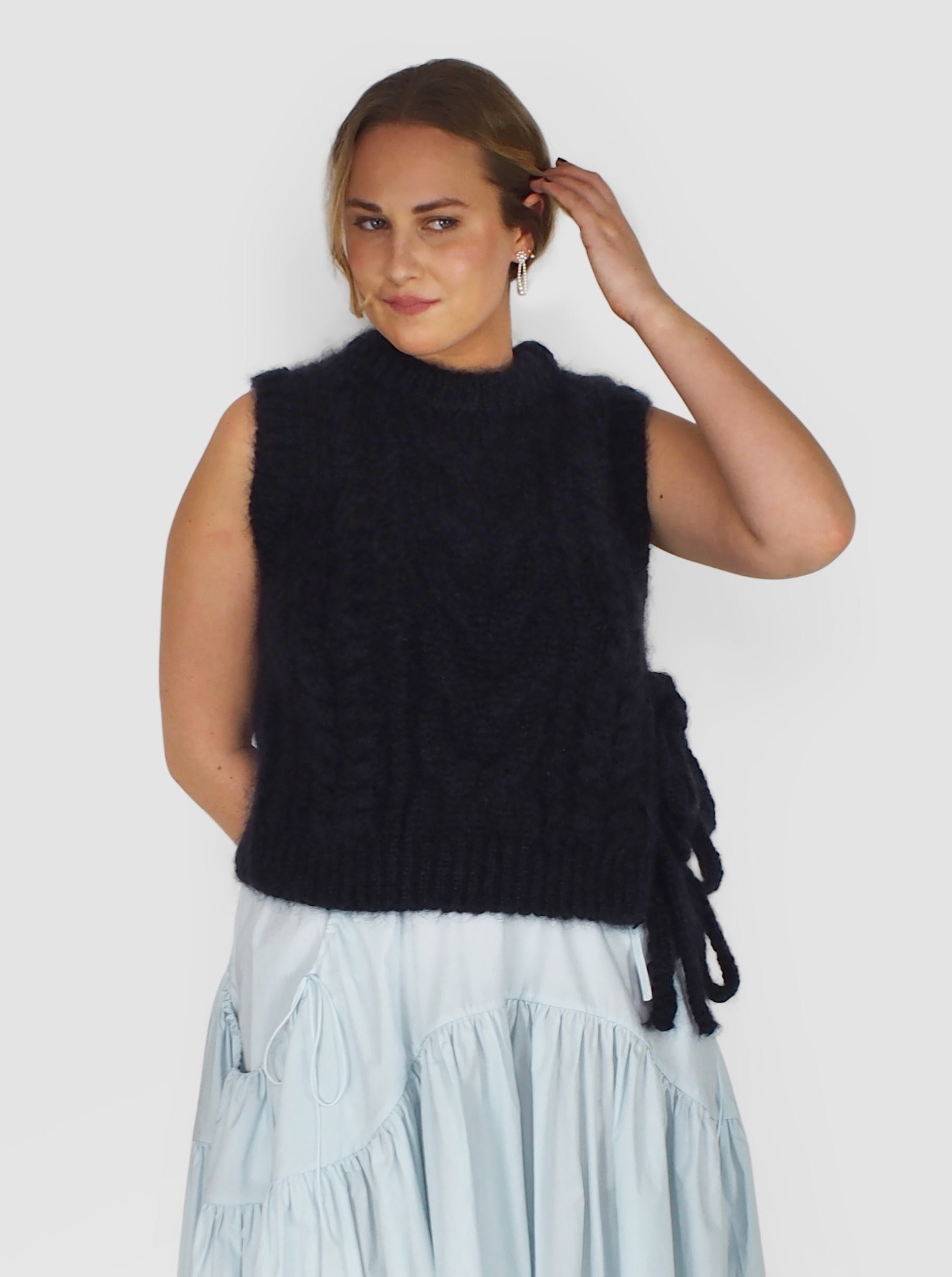 Isa Vest - Black