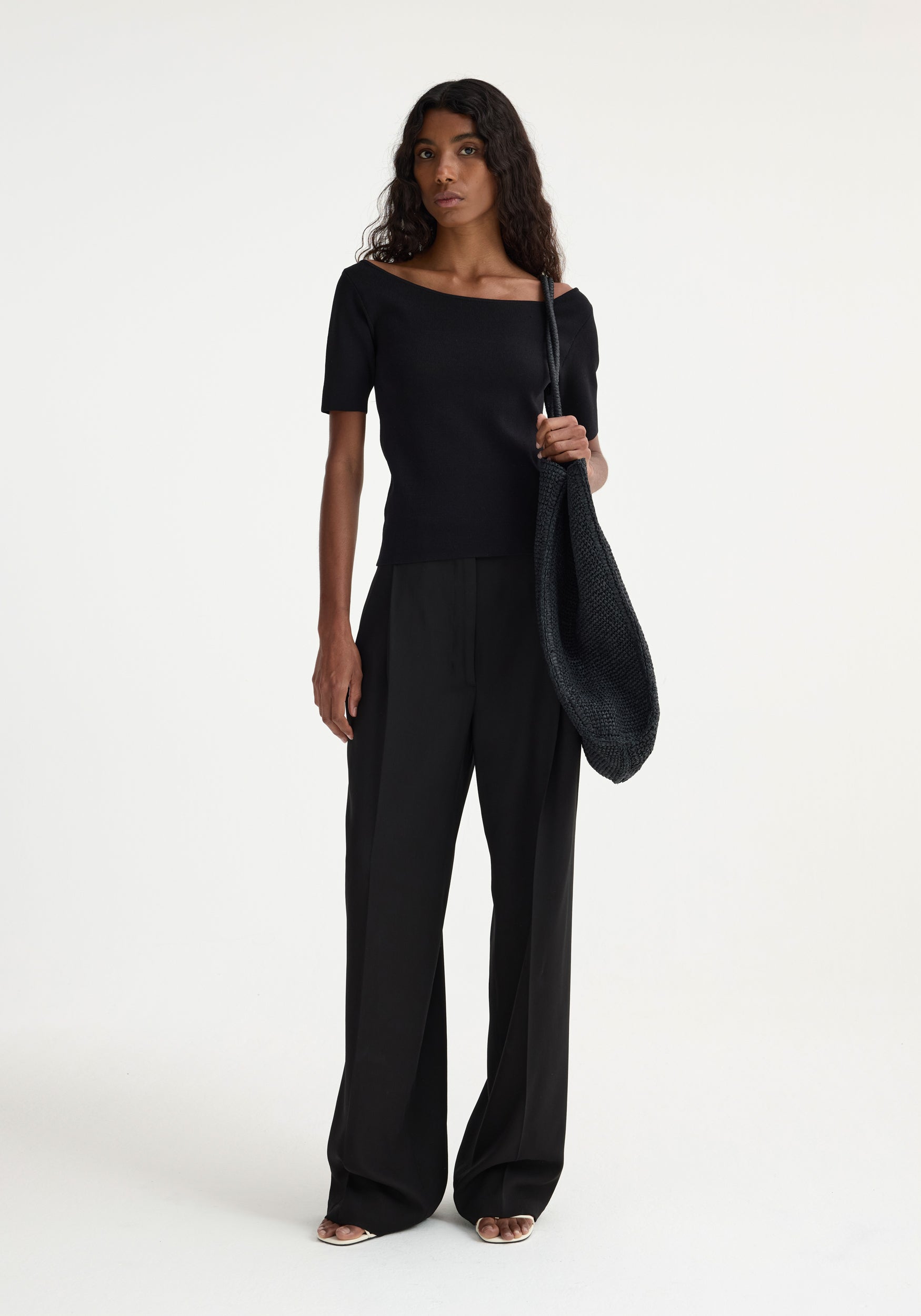 Mid-Waisted Pleated Trousers - Black