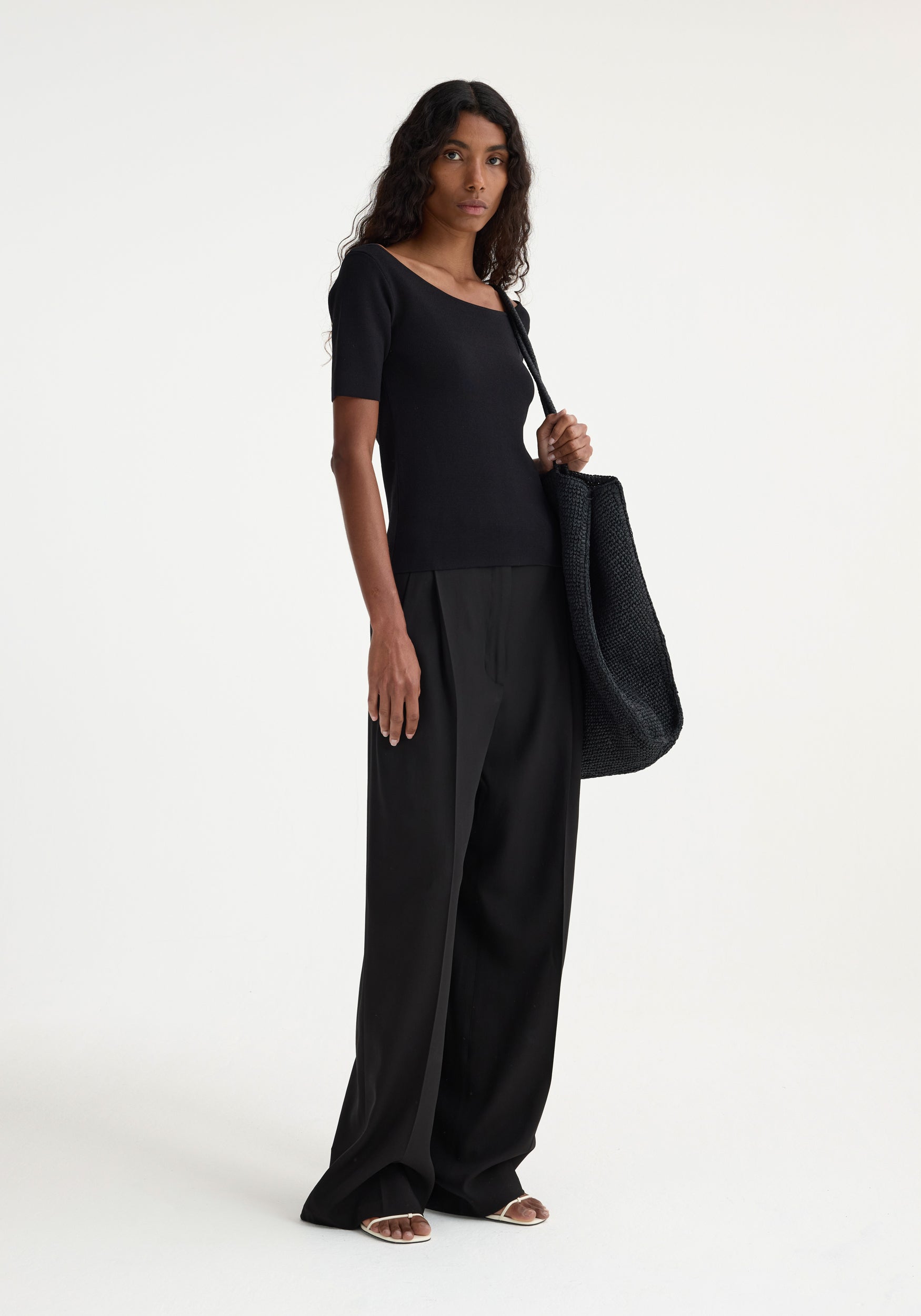 Mid-Waisted Pleated Trousers - Black