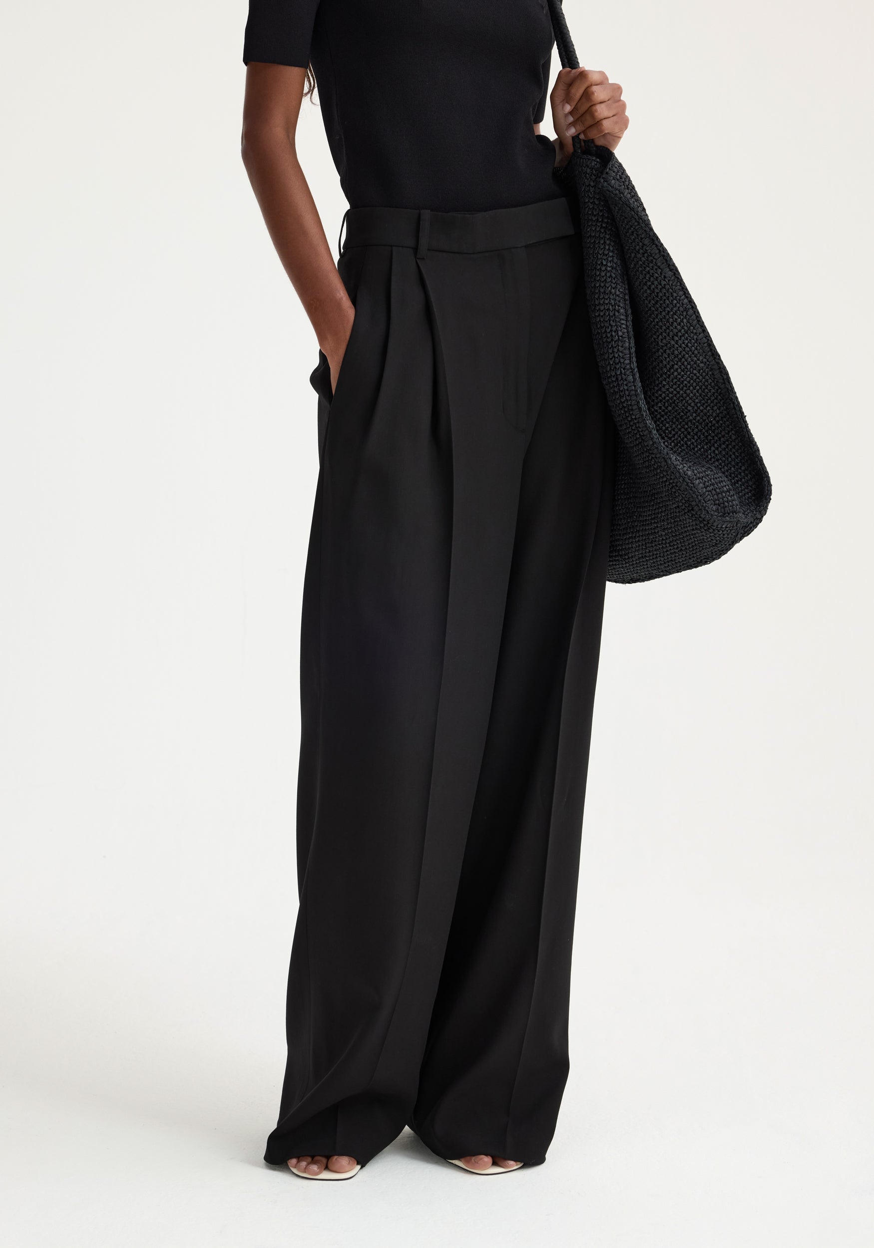 Mid-Waisted Pleated Trousers - Black