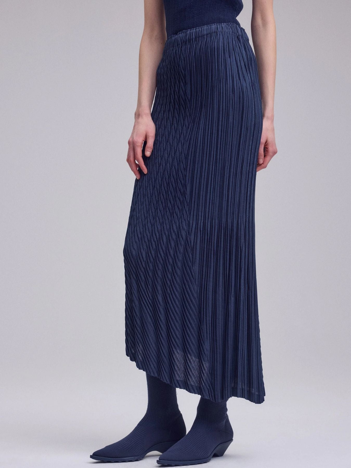 Unfurling Pleats Skirt - Dark Navy