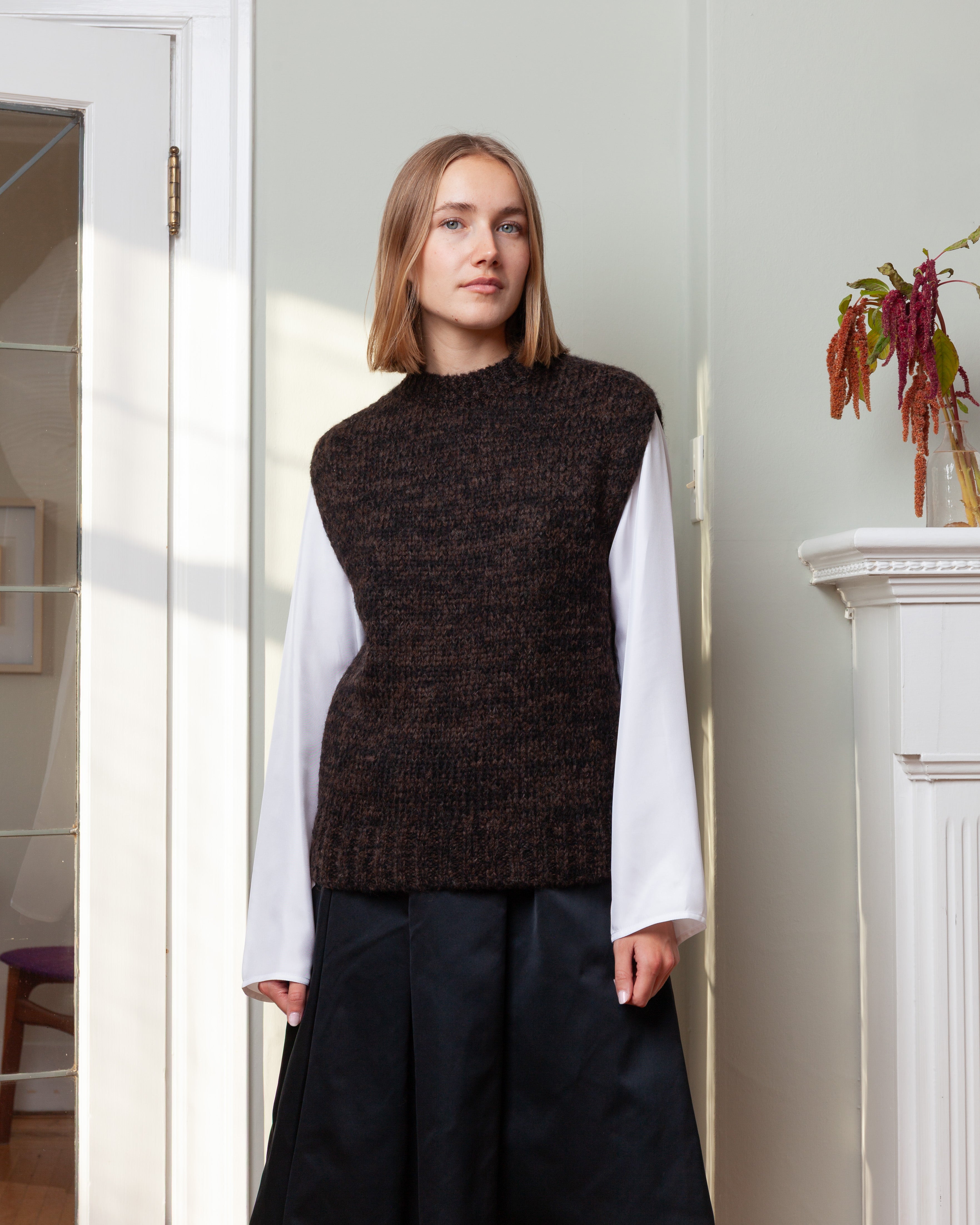 Round Neck Sleeveless Pullover - Dark Brown/Black