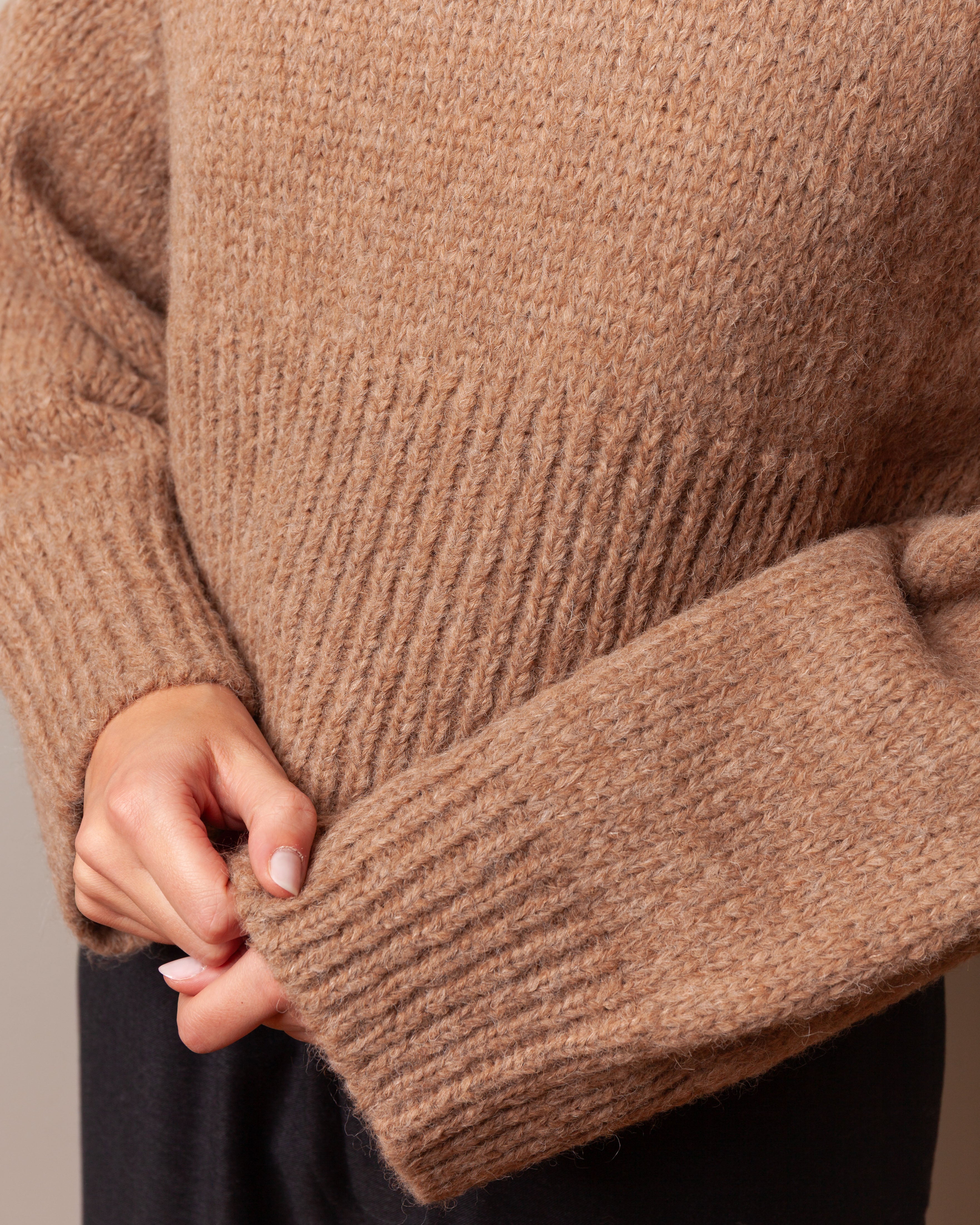 3 Threads Round Neck w/Rib L.S. Sweater - Camel