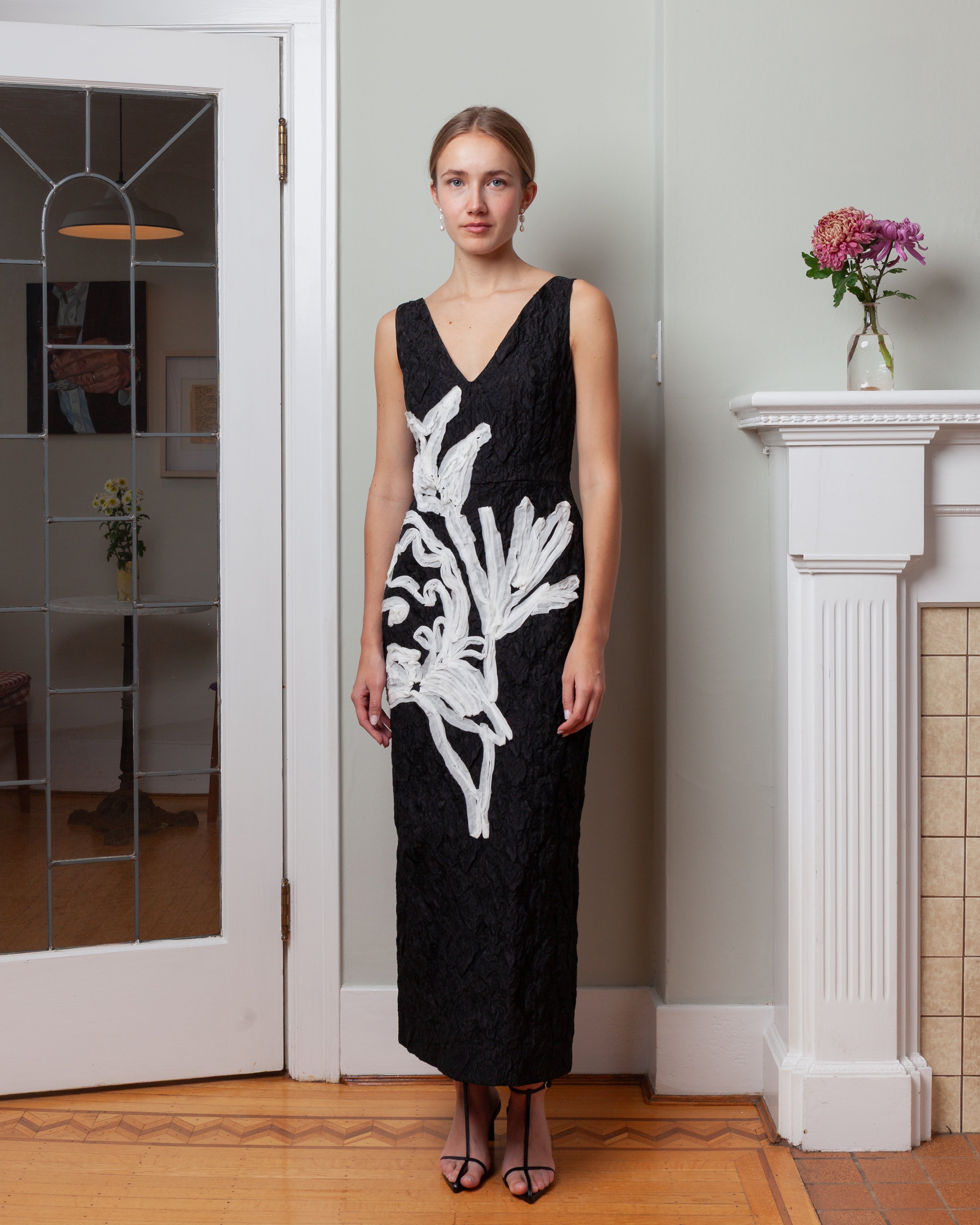 Embroidered Sleeveless Cocktail Dress - Black