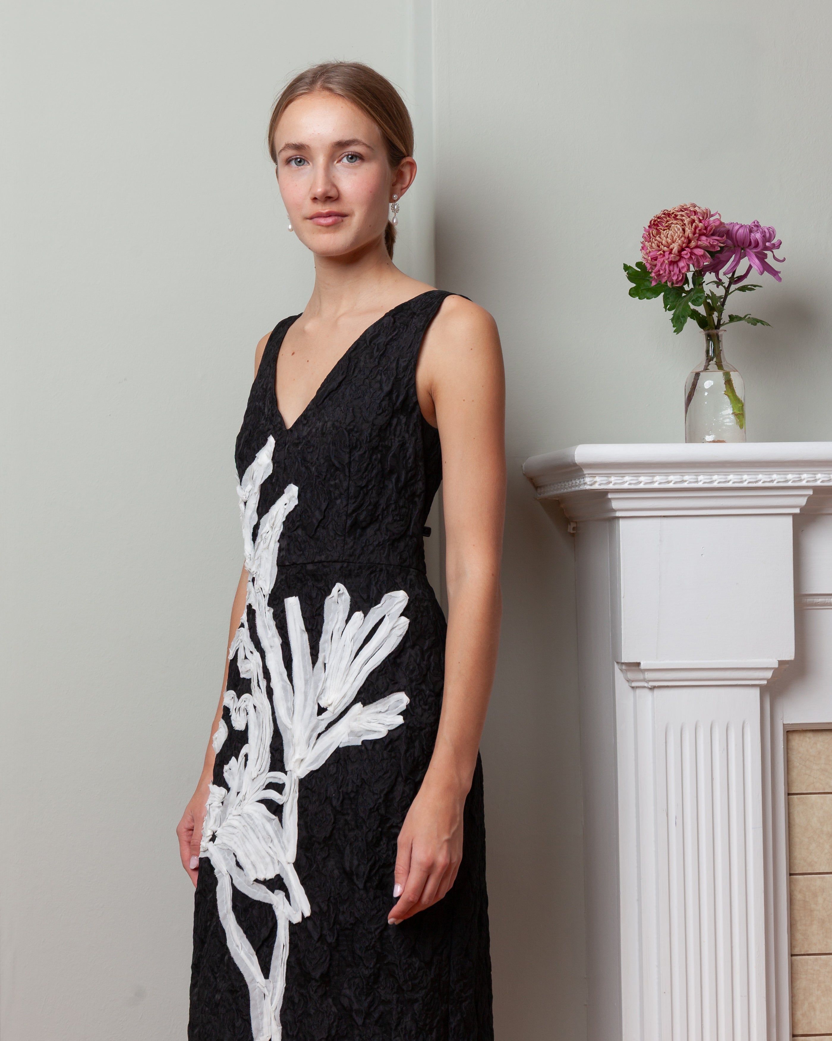 Embroidered Sleeveless Cocktail Dress - Black
