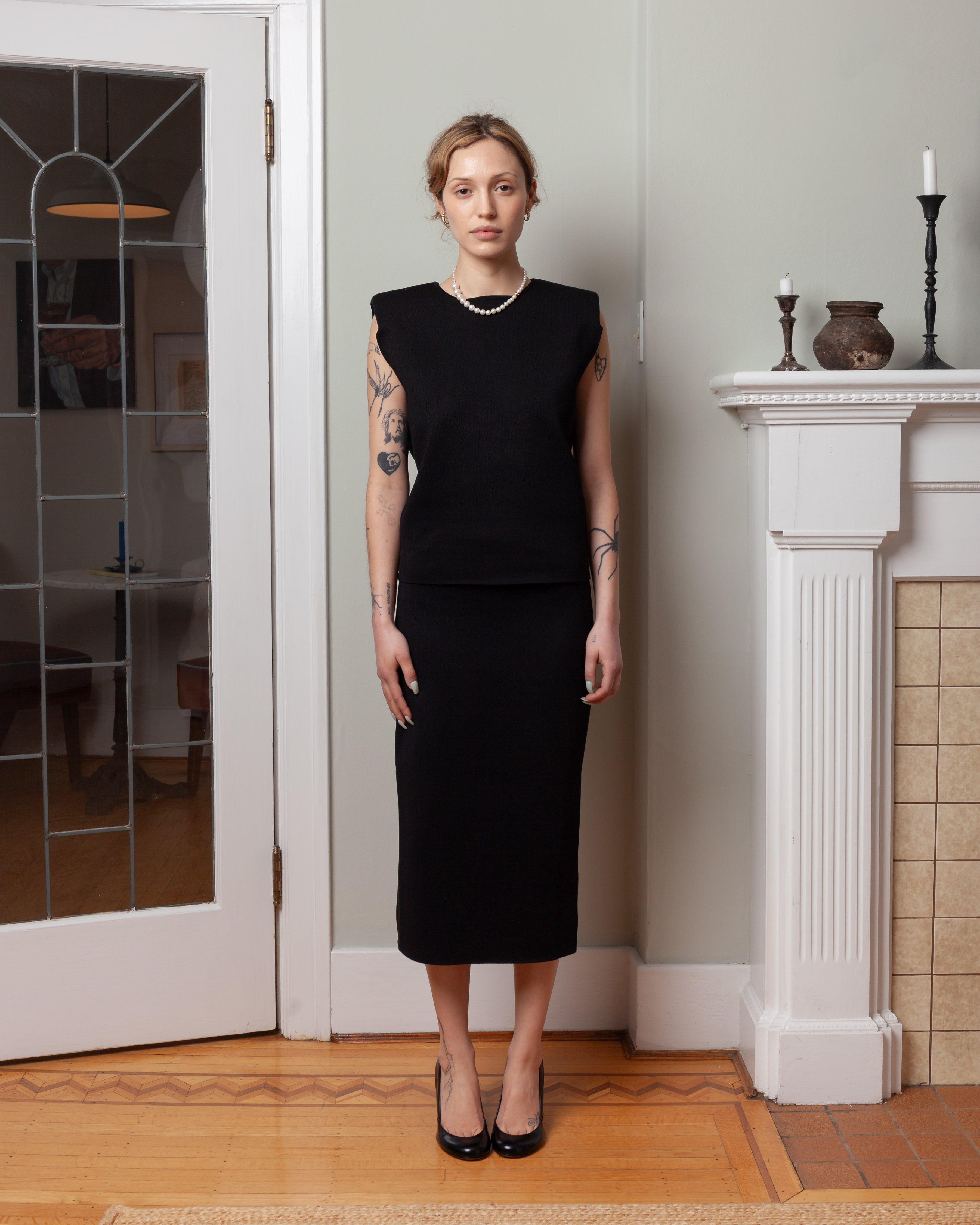 Sculpted Shoulder Top - Black