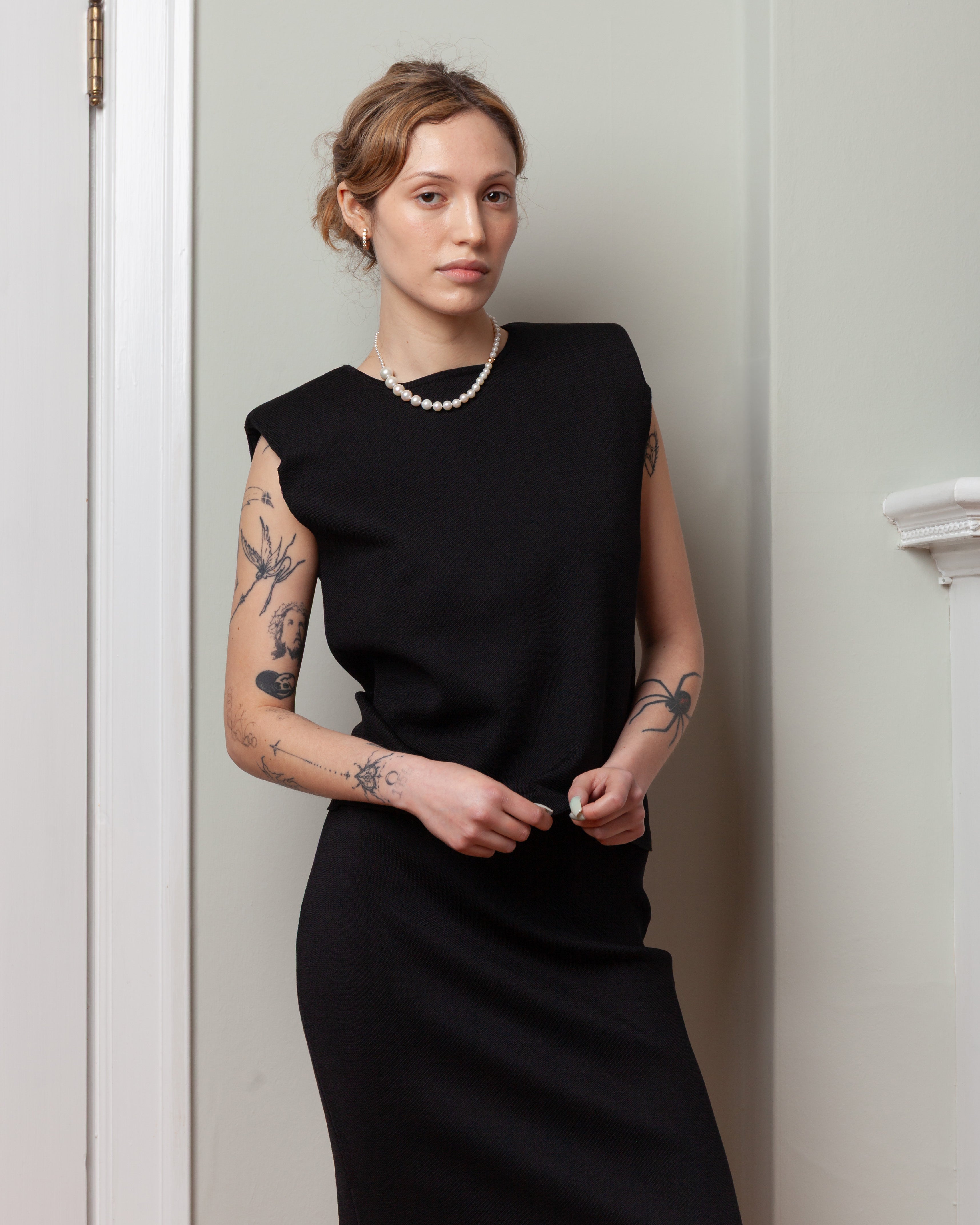 Sculpted Shoulder Top - Black