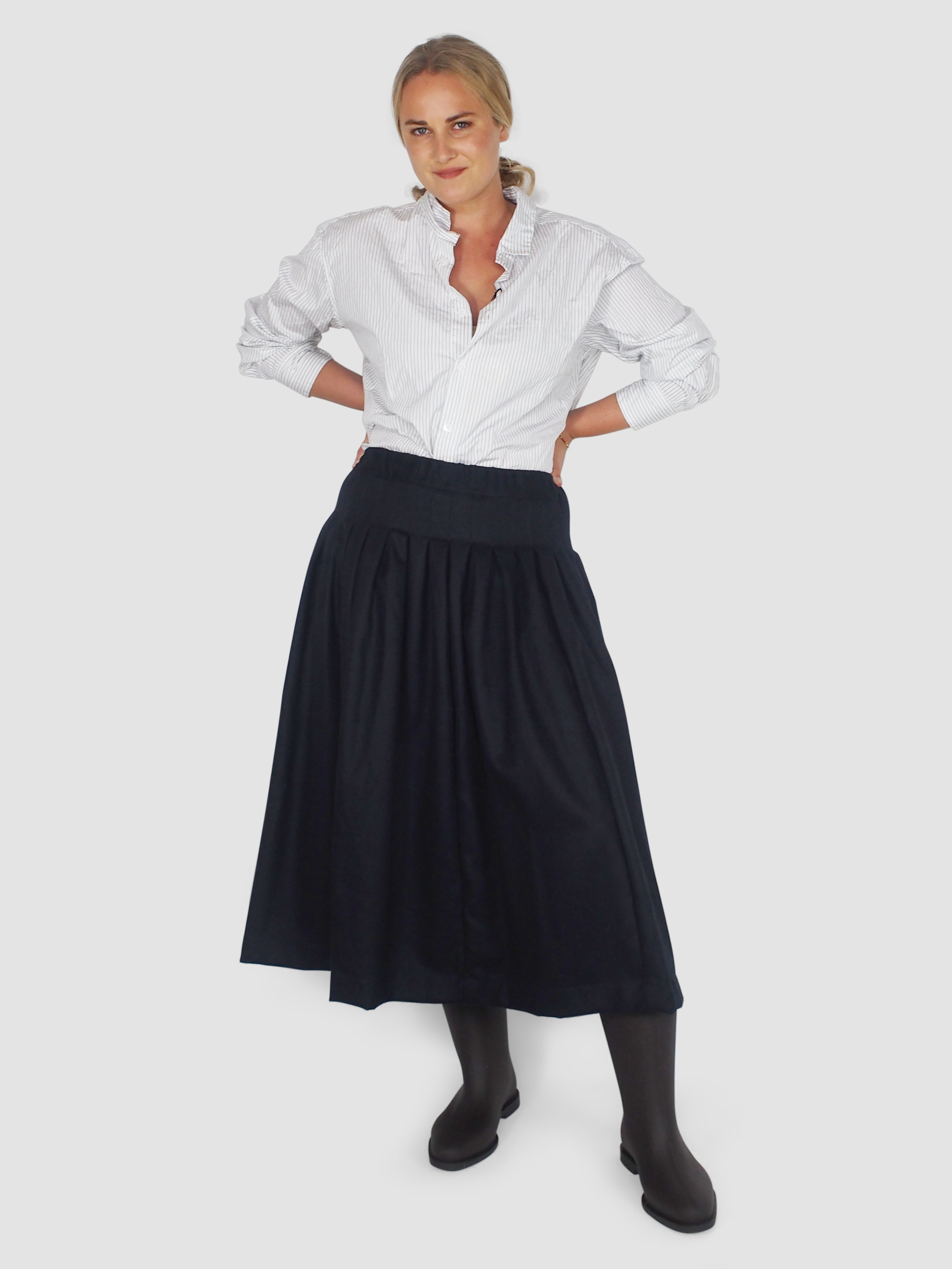 Farmer Skirt - Navy